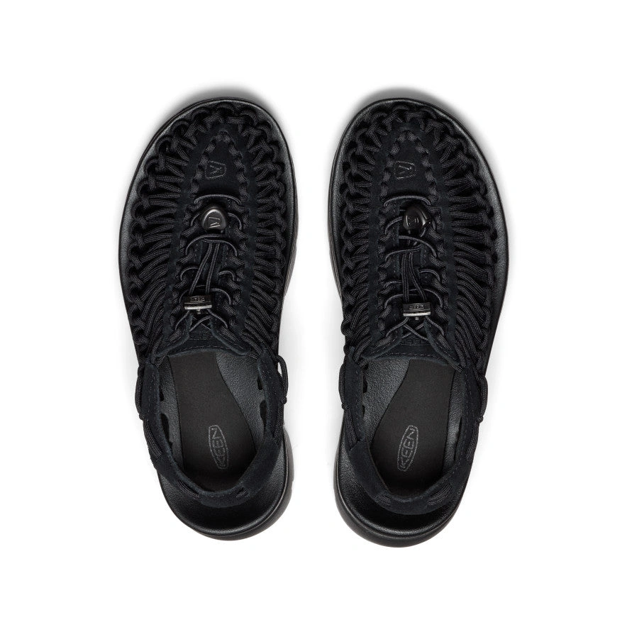 UNEEK PLT: Nero su Nero, l'Anima Versatile. Sneakers Senza Confini, Stile Indiscusso.